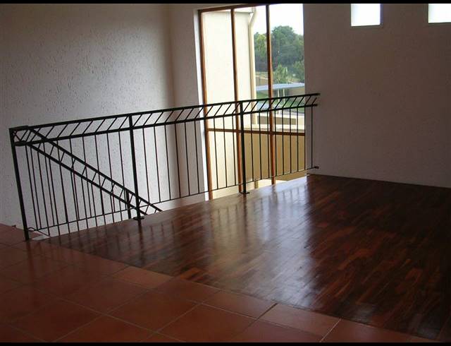 2 BEDROOM TOWNHOUSE TO LET IN LONEHILL